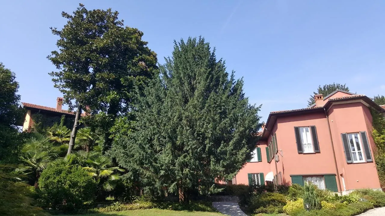 Frühstückspension Villa Magnolia Lago Maggiore Besozzo Italien